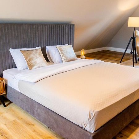 Moderne Maisonette Ferienwohnung Mit Gartenzugang, Nur 7 Gehminuten Zum Strand, Parkplatz & Fahrradunterstellplatz ชาร์บอยท์ซ ภายนอก รูปภาพ