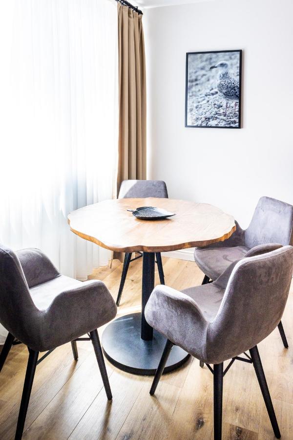 Moderne Maisonette Ferienwohnung Mit Gartenzugang, Nur 7 Gehminuten Zum Strand, Parkplatz & Fahrradunterstellplatz ชาร์บอยท์ซ ภายนอก รูปภาพ